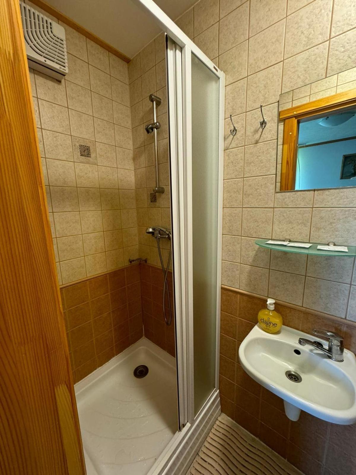 Vonadzini Hotel Stāmeriena Kültér fotó